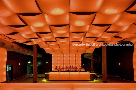 club nox metro arquitetura