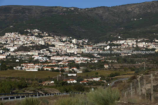 ponte de pedestres sobre a ribeira da carpinteira carrilho da graça