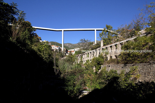 ponte de pedestres sobre a ribeira da carpinteira carrilho da graça