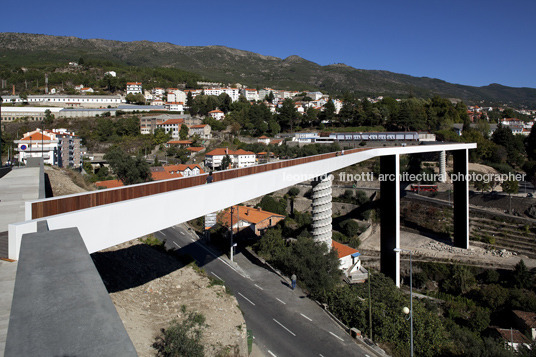 ponte de pedestres sobre a ribeira da carpinteira carrilho da graça