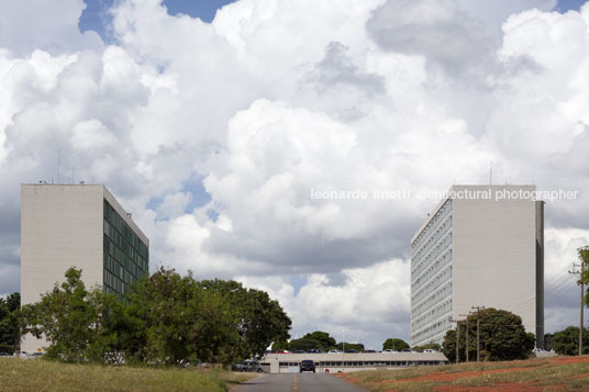 standard ministries oscar niemeyer