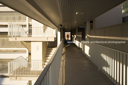 building in vallecas paulo mendes da rocha