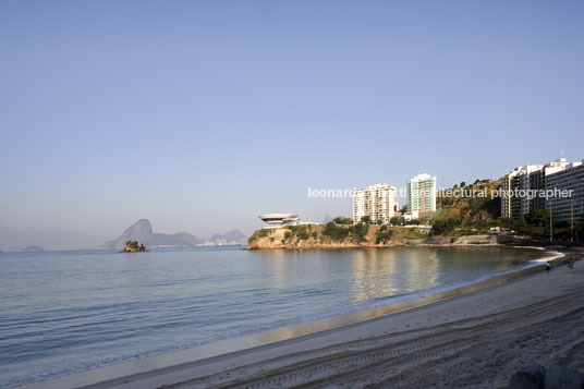 museu de arte contemporânea (mac) oscar niemeyer