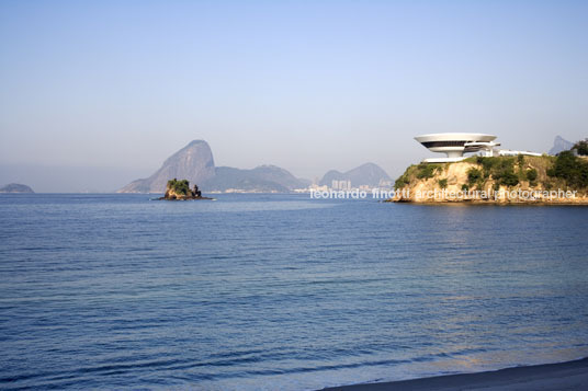 museu de arte contemporânea (mac) oscar niemeyer