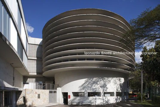 biblioteca estadual oscar niemeyer