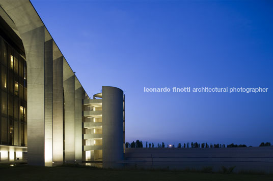 mondadori oscar niemeyer