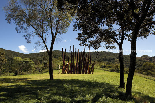 chris burden: beam drop - inhotim chris burden