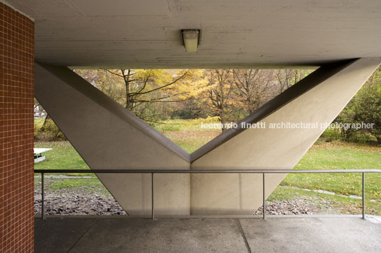 appartment building in hansa oscar niemeyer