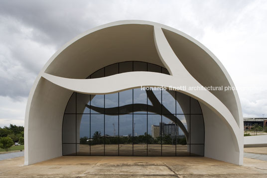 memorial coluna prestes oscar niemeyer