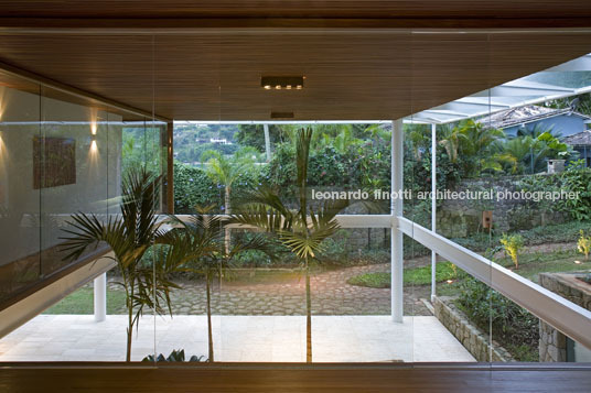 casa cf - frade bernardes+jacobsen