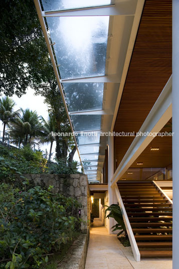 casa cf - frade bernardes+jacobsen