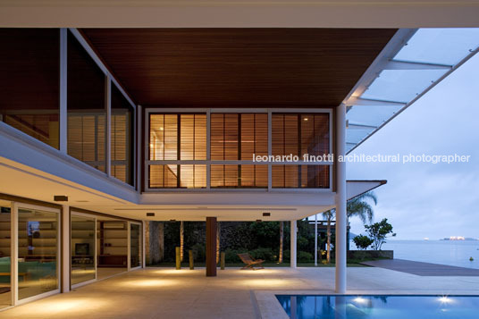 casa cf - frade bernardes+jacobsen