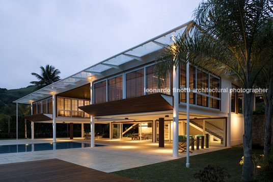 casa cf - frade bernardes+jacobsen