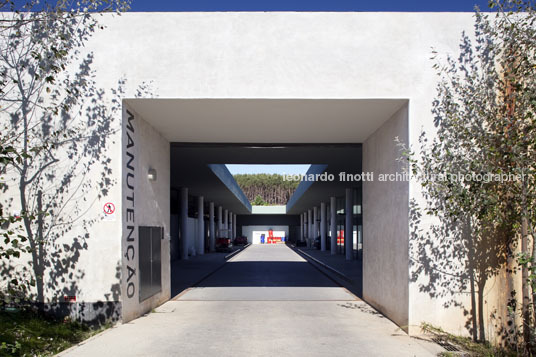 maintenance building in bom sucesso nuno graça moura