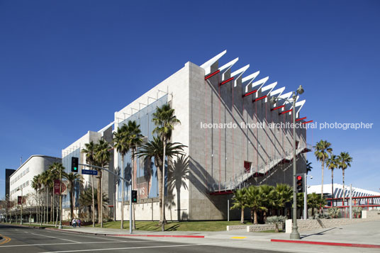 broad contemporary art museum renzo piano