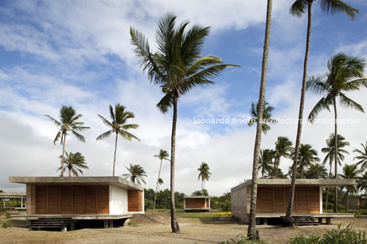 makenna bungalows ruben otero