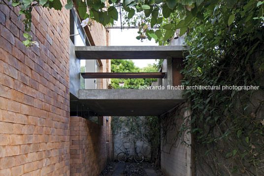 mburicao house estudio elgue & asociados