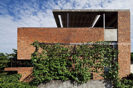 mburicao house estudio elgue & asociados