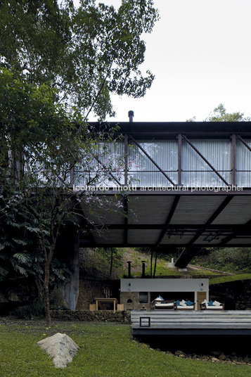 casa ponte - serra das araras bernardes arquitetura