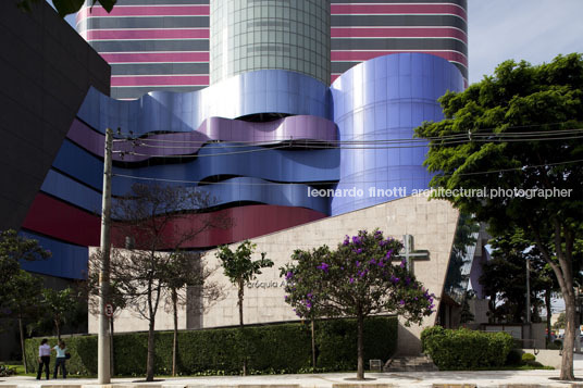 álvaro siza: modern redux - instituto tomie ohtake jorge figueira