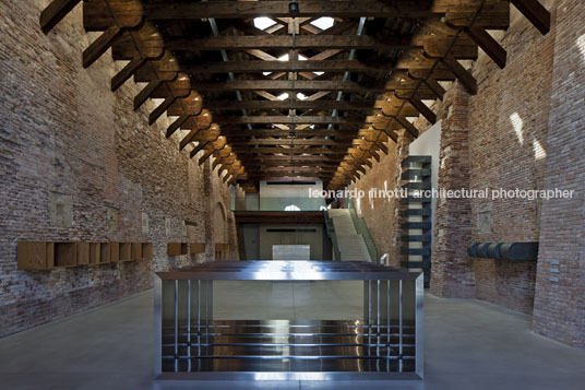 punta della dogana museum tadao ando