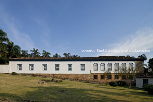 fazenda 3 pedras - casa isay weinfeld