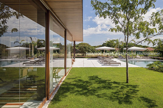 casa fb - fazenda boa vista jacobsen arquitetura