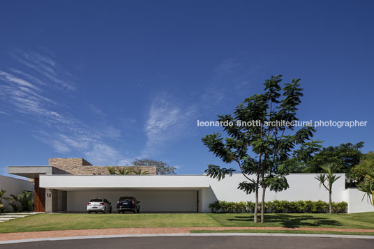 tb house aguirre arquitetura