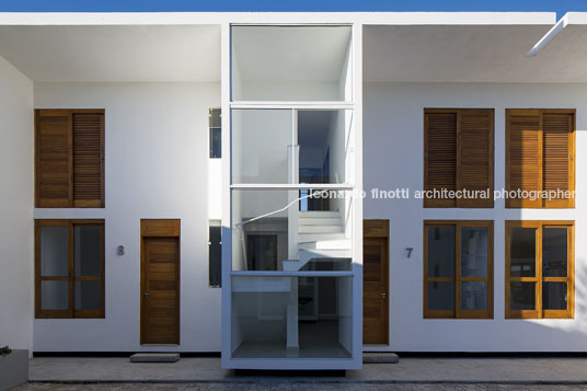 av houses corsi hirano arquitetos