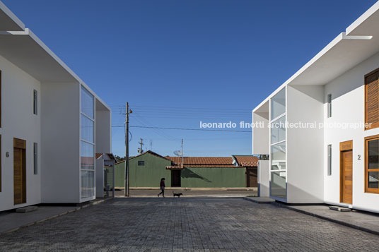 av houses corsi hirano arquitetos