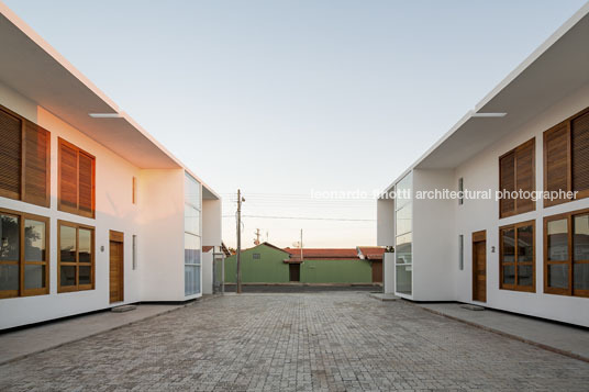 av houses corsi hirano arquitetos