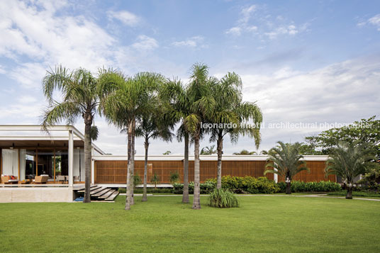 casa aa bernardes arquitetura