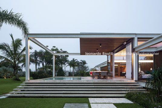 casa aa bernardes arquitetura