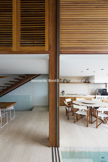 casa ra bernardes arquitetura