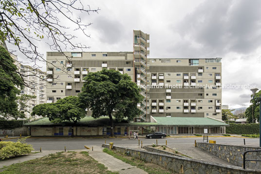 edificio junín oscar urreiztieta