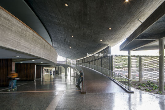 plaza cubierta - ucv carlos raúl villanueva