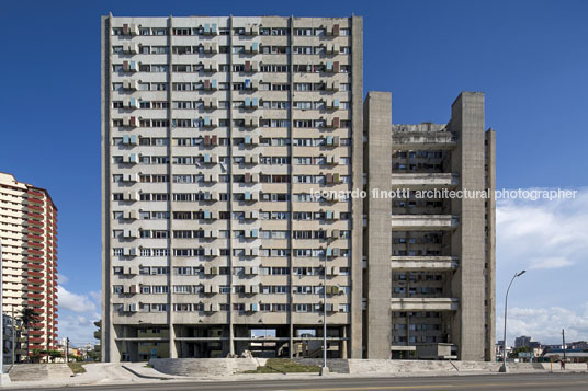 edificio girón antonio quintana simonetti