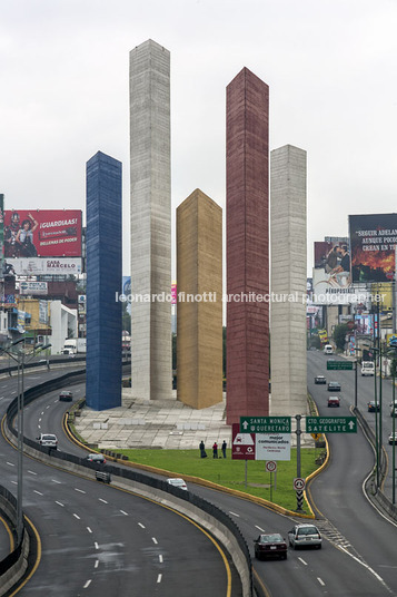 torres de satélite luis barragán