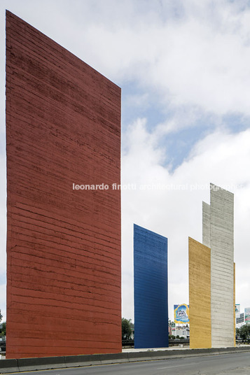 torres de satélite luis barragán