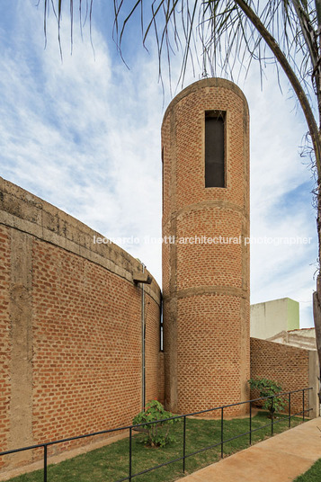 igreja espirito santo do cerrado lina bo bardi