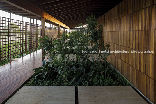 casa jca bernardes arquitetura