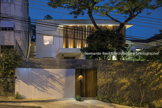 house in jardim botanico sergio conde caldas