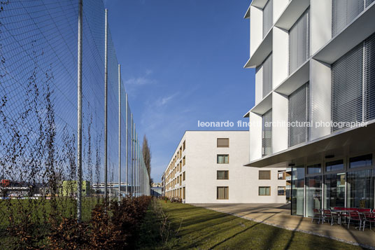 emmi-main office and apartment complex rüssli architekten