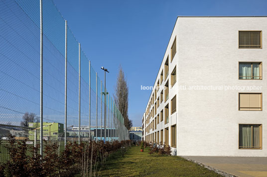 emmi-main office and apartment complex rüssli architekten