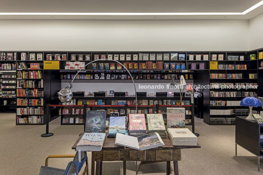 livraria da vila - pátio batel isay weinfeld