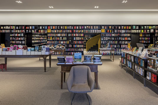 livraria da vila - pátio batel isay weinfeld