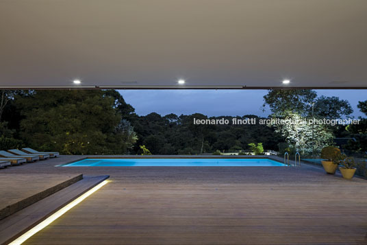 casa hey isay weinfeld