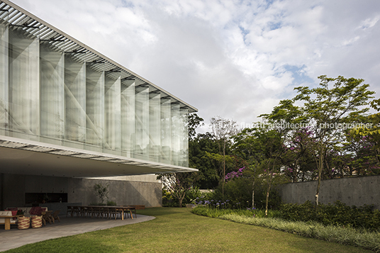 casa triângulo bernardes arquitetura