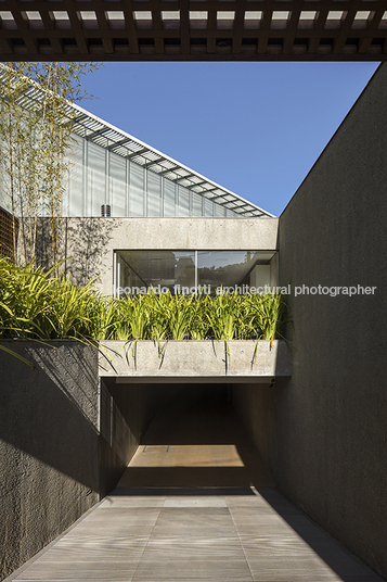 casa triângulo bernardes arquitetura