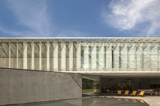 casa triângulo bernardes arquitetura